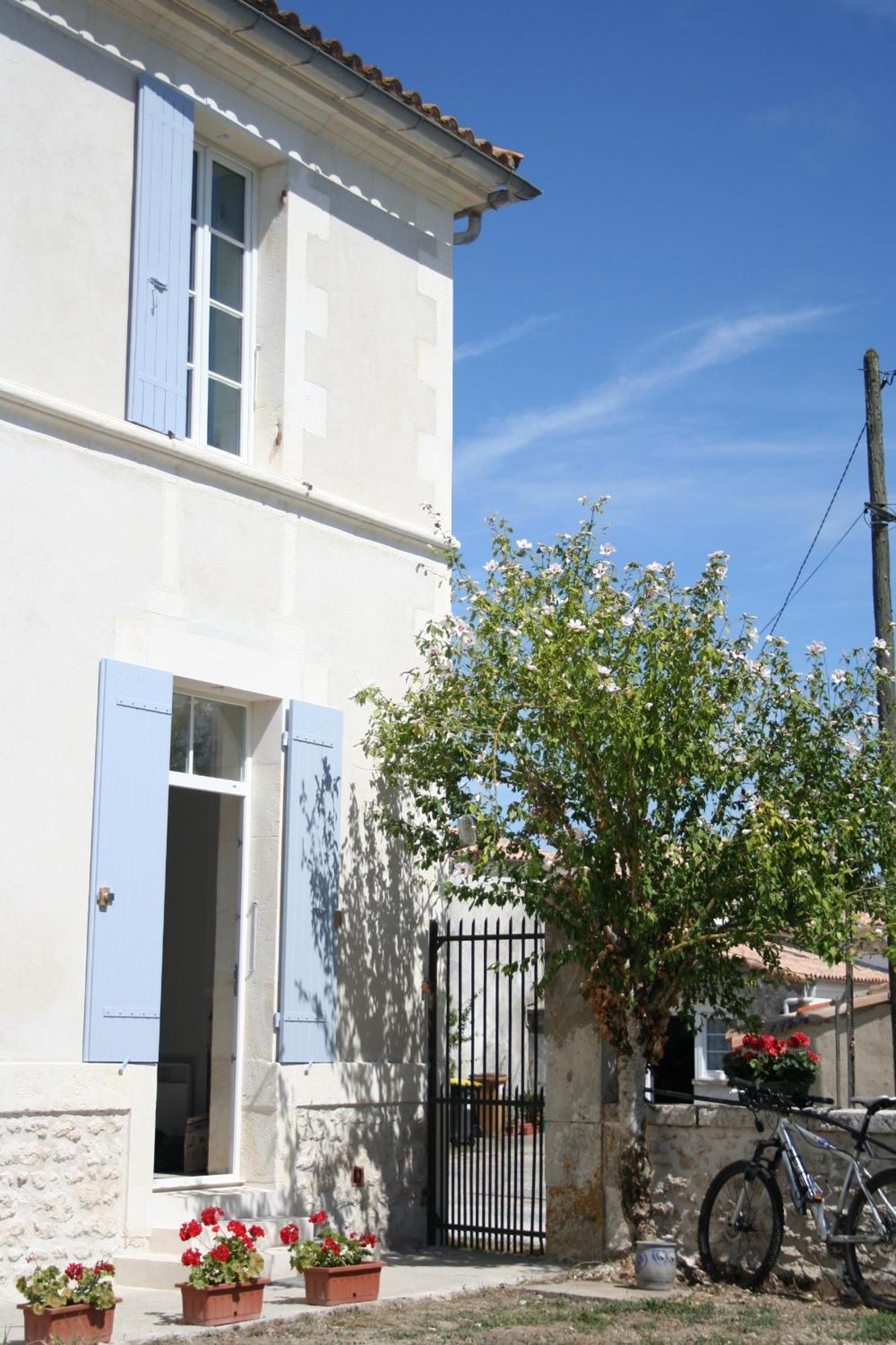 Le Domaine Des Aguins Guest House Saujon Ngoại thất bức ảnh